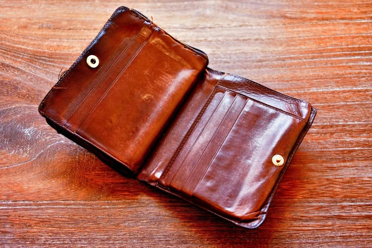 革財布のリペアガイド：愛用の革製品を長持ちさせる秘訣