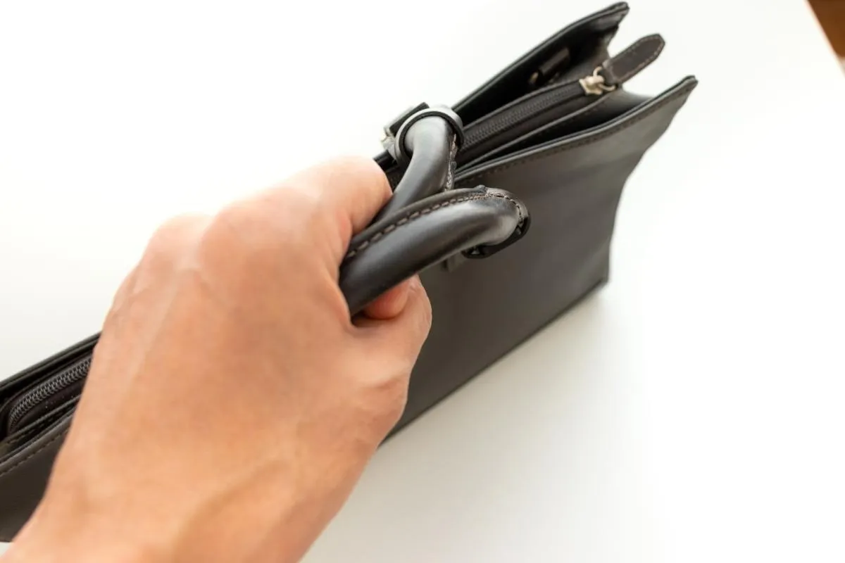 革持ち手の種類と交換方法を完全解説！本革バッグに最適な素材と取り付け手順も紹介